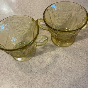 Depression Federal yellow AmberDepresdiin glass cream and sugar. Excellent condi